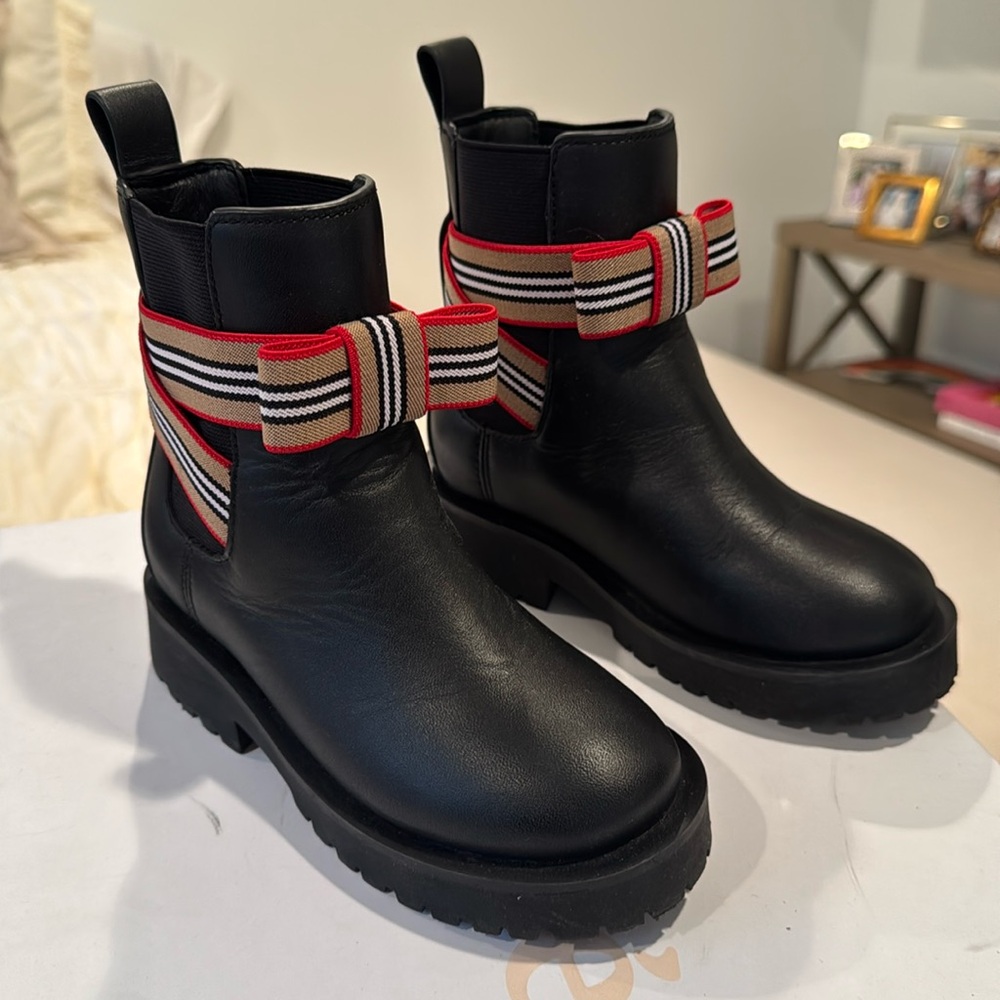 Kids Burberry Icon Strap Chelsea Boot - size 10.5